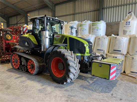 Example image for Live auction of agricultural tractors, self propelled sprayer, implements and machinery